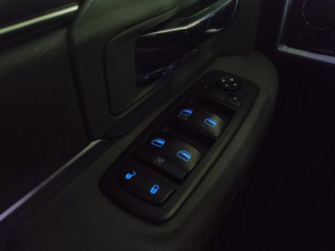 Used 2019 RAM 1500 Classic SLT RWD image 27