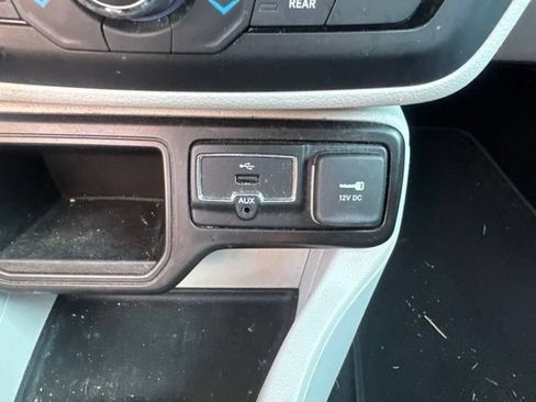 Used 2021 Jeep Renegade Latitude w/ Sun & Sound Group FWD image 16