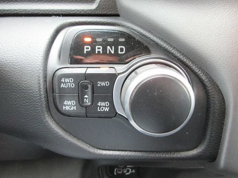 Used 2020 RAM 1500 Big Horn AWD/4WD image 30