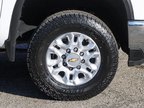 Used 2024 Chevrolet Silverado 2500 LT image 39