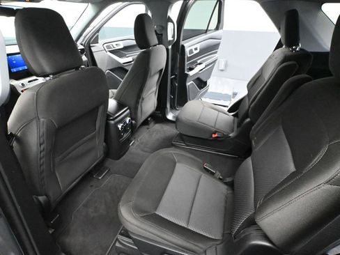 Used 2023 Ford Explorer XLT image 35