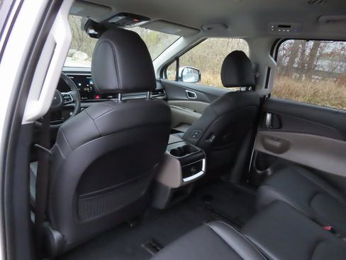 New 2026 Kia Carnival EX image 22