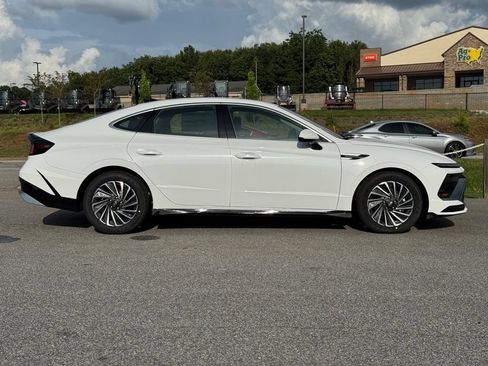 Used 2025 Hyundai Sonata SEL FWD image 6
