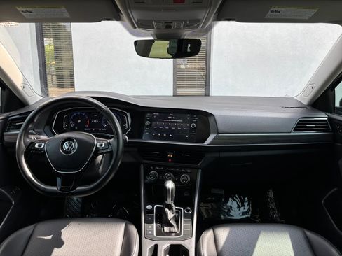 Used 2019 Volkswagen Jetta SEL w/ Cold Weather Package FWD image 22