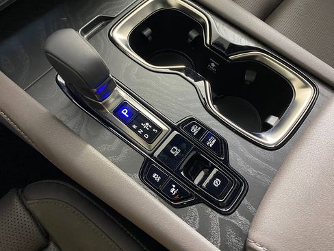 Used 2025 Lexus RX 450h AWD w/ Luxury Package image 29