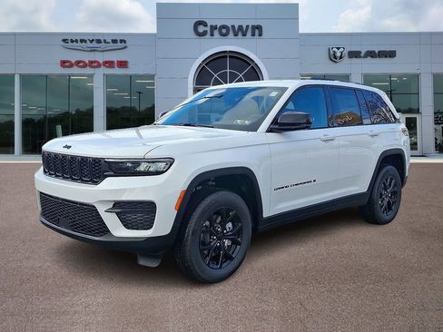 New 2025 Jeep Grand Cherokee Altitude image 2