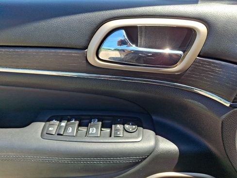 Used 2015 Jeep Grand Cherokee Summit AWD/4WD image 13