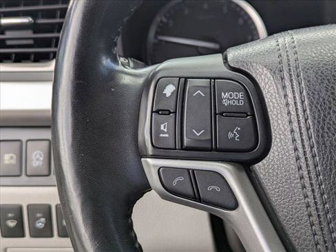 Used 2018 Toyota Highlander Limited Platinum AWD/4WD image 10
