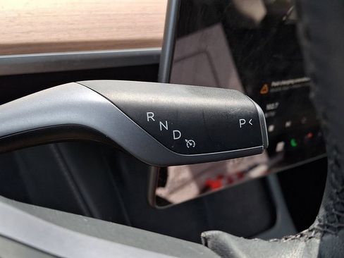 Used 2023 Tesla Model Y Long Range AWD/4WD image 21