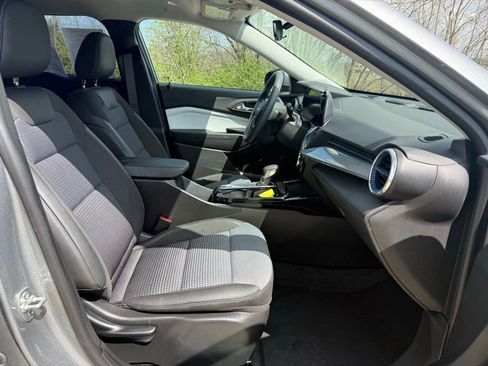 Used 2025 Chevrolet Trax LT FWD image 20