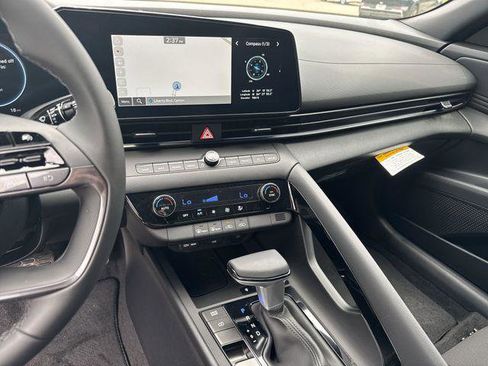 New 2025 Hyundai Elantra SEL image 27