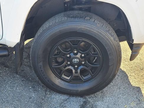 Used 2020 Toyota Tacoma SR5 image 34