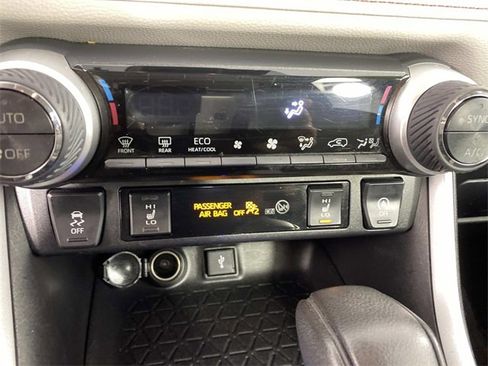 Used 2021 Toyota RAV4 XLE w/ Convenience Package image 22