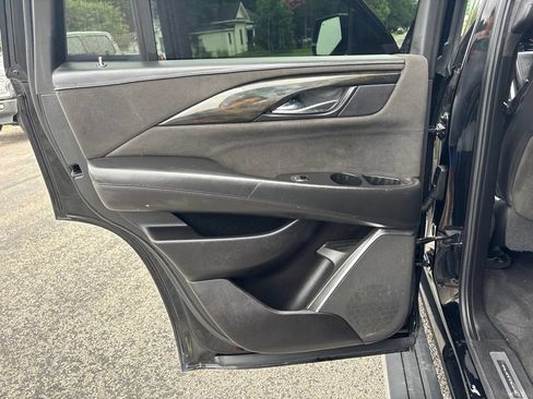 Used 2017 Cadillac Escalade Platinum AWD/4WD image 22