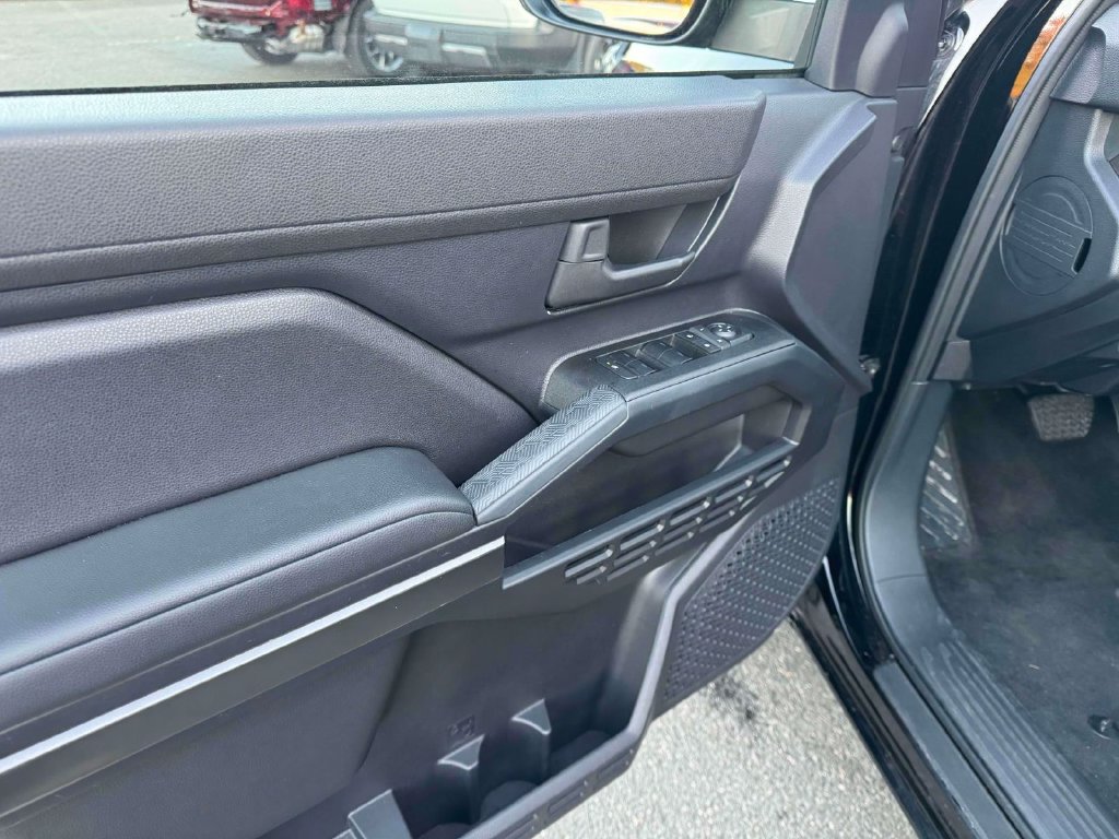 Used 2025 Toyota 4Runner SR5 AWD/4WD image 17
