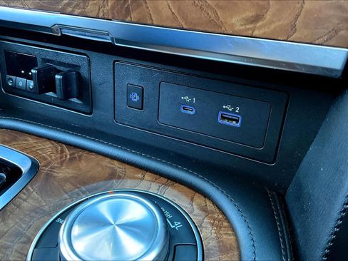 Used 2023 Nissan Armada SL image 35