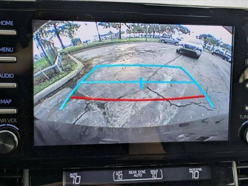 Used 2024 Toyota Sienna XLE FWD image 10