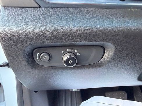 Used 2023 Chevrolet Traverse LT FWD image 18