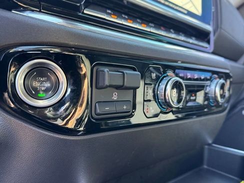 Used 2024 GMC Sierra 1500 SLT w/ SLT Premium Plus Package image 23