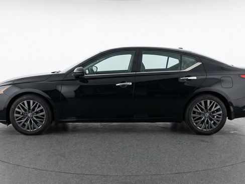 Used 2025 Nissan Altima 2.5 SV image 5