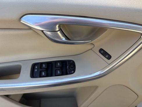 Used 2015 Volvo XC60 T5 Platinum image 16