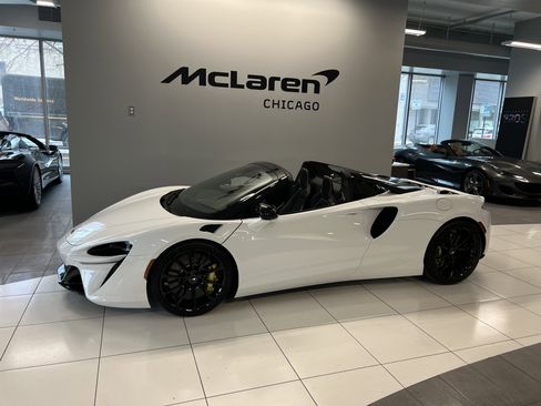 Used 2025 McLaren Artura Spider RWD image 5