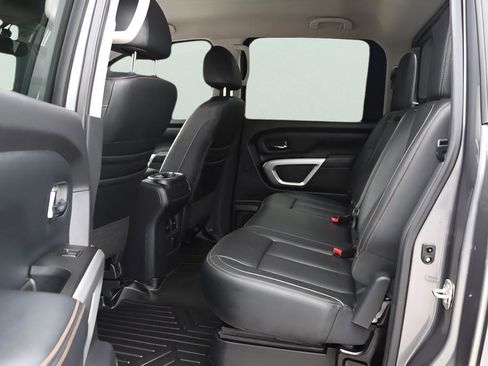 Used 2018 Nissan Titan SL w/ Texas Titan Edition image 11