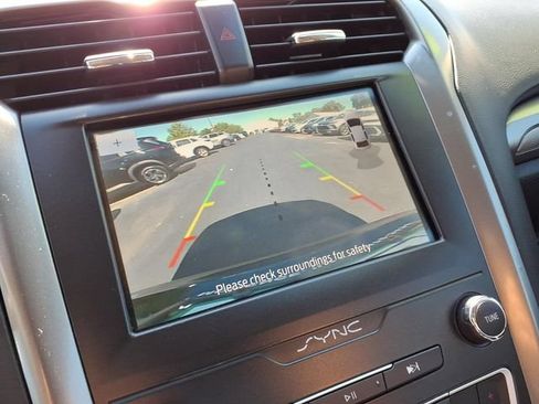 Used 2020 Ford Fusion SE FWD image 28