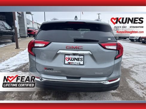 Used 2024 GMC Terrain SLT image 10