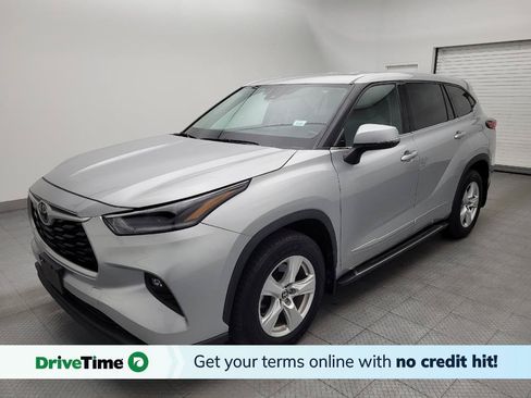 Used 2021 Toyota Highlander LE AWD/4WD image 1