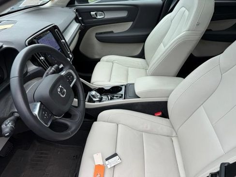Used 2024 Volvo XC40 B5 Plus w/ Protection Package Premier AWD/4WD image 7