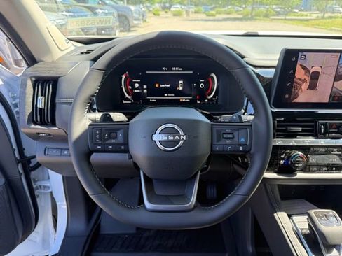 New 2026 Nissan Pathfinder Platinum AWD/4WD image 11