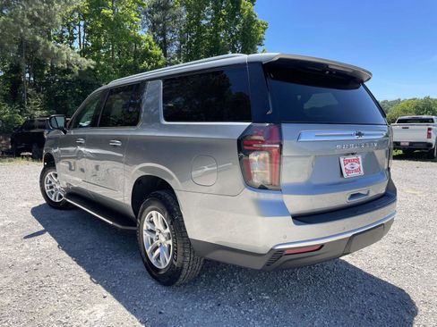 Used 2023 Chevrolet Suburban LT RWD image 22