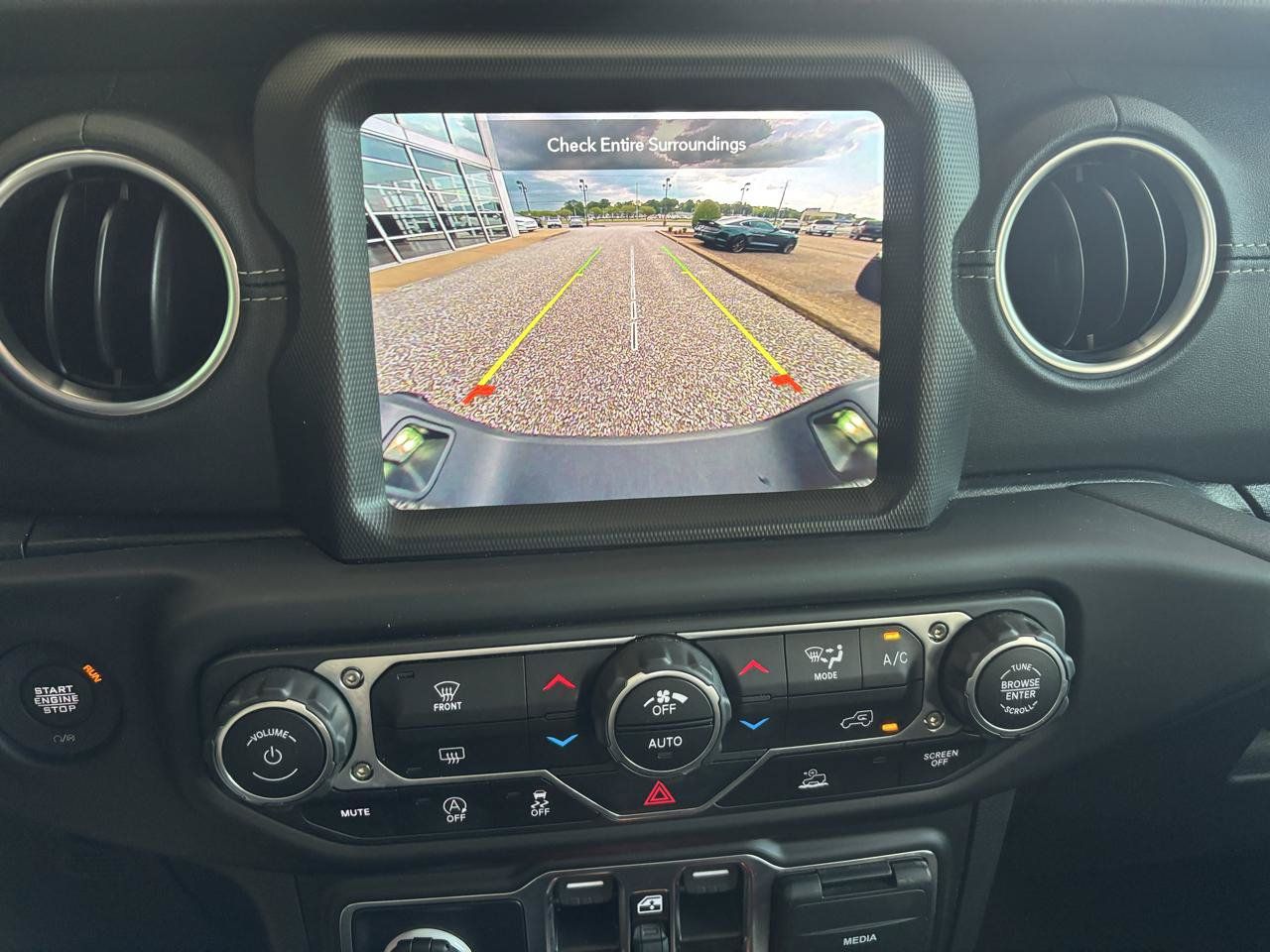 Used 2023 Jeep Gladiator Overland AWD/4WD image 19