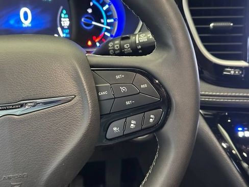 Used 2024 Chrysler Pacifica Limited FWD image 24