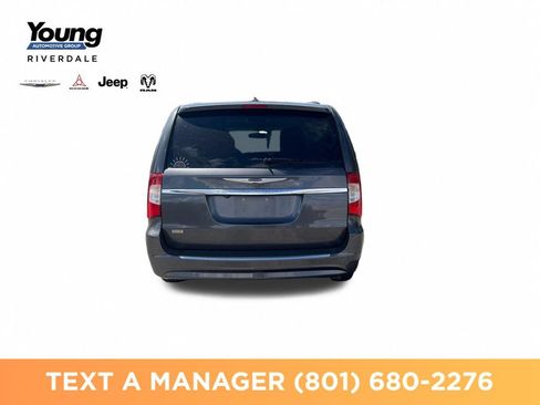 Used 2016 Chrysler Town & Country Touring FWD image 4