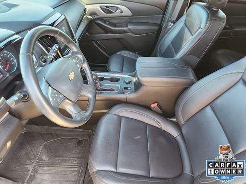 Used 2023 Chevrolet Traverse LT w/ Rear Camera Mirror Package image 16