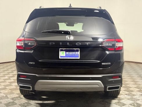 Used 2023 Honda Pilot Touring image 4
