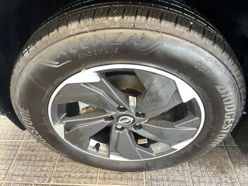 Certified 2025 Nissan Rogue SV image 24