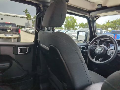 Used 2024 Jeep Wrangler Unlimited Rubicon AWD/4WD image 20
