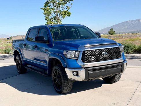 Used 2018 Toyota Tundra SR5 w/ SR5 Upgrade Package AWD/4WD image 3