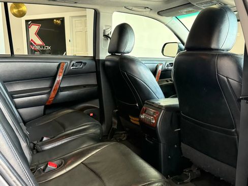 Used 2012 Toyota Highlander Limited w/ Tow Pkg image 24