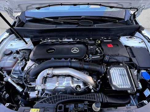 Used 2025 Mercedes-Benz GLB 250 GLB 250 image 11