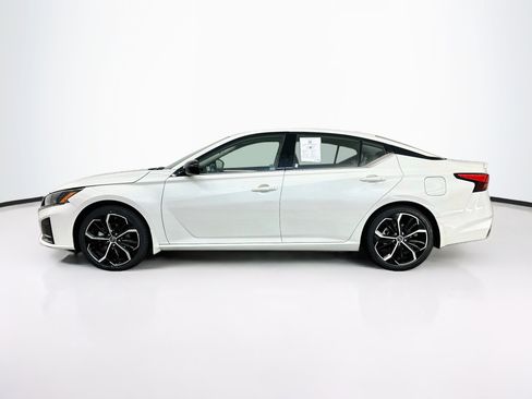 Used 2023 Nissan Altima 2.5 SR FWD image 4