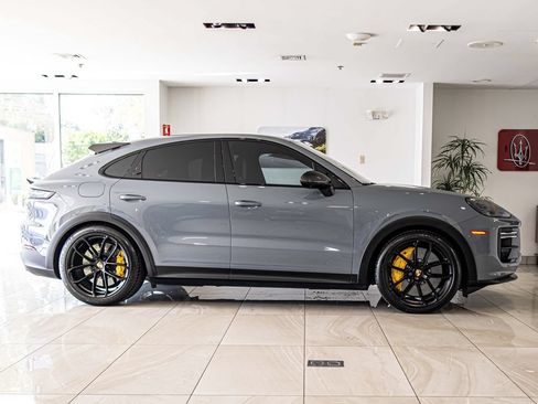 Used 2024 Porsche Cayenne Turbo GT AWD/4WD image 9