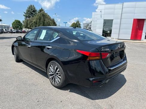 Used 2023 Nissan Altima 2.5 SV w/ SV Premium Package AWD/4WD image 3