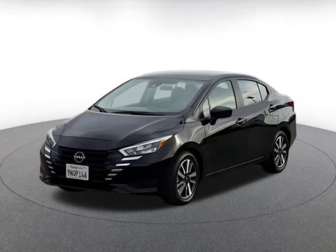 Used 2025 Nissan Versa SV image 7