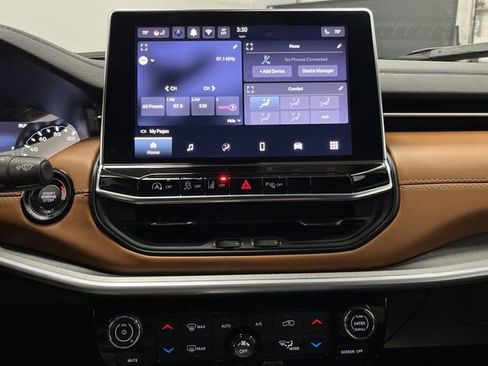 Certified 2024 Jeep Compass Limited image 8