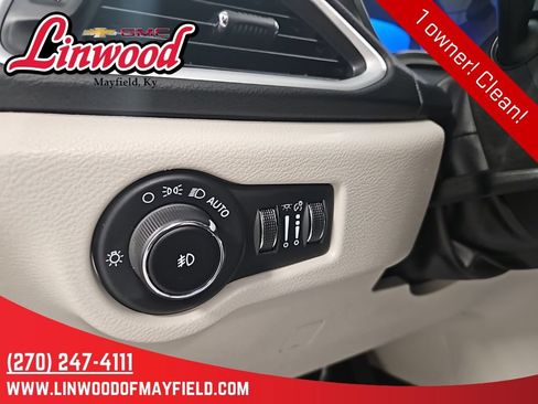 Used 2024 Chrysler Pacifica Touring-L FWD image 16