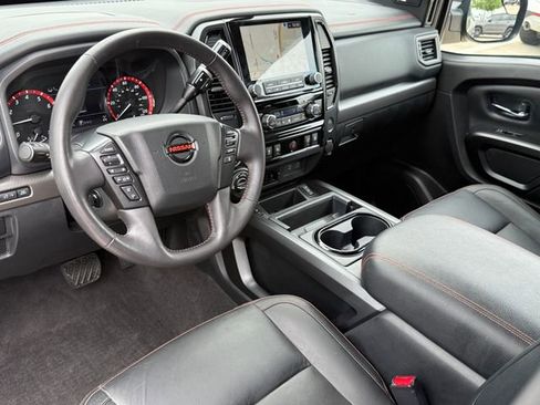 Used 2021 Nissan Titan PRO-4X w/ Pro-4x Convenience Package AWD/4WD image 9